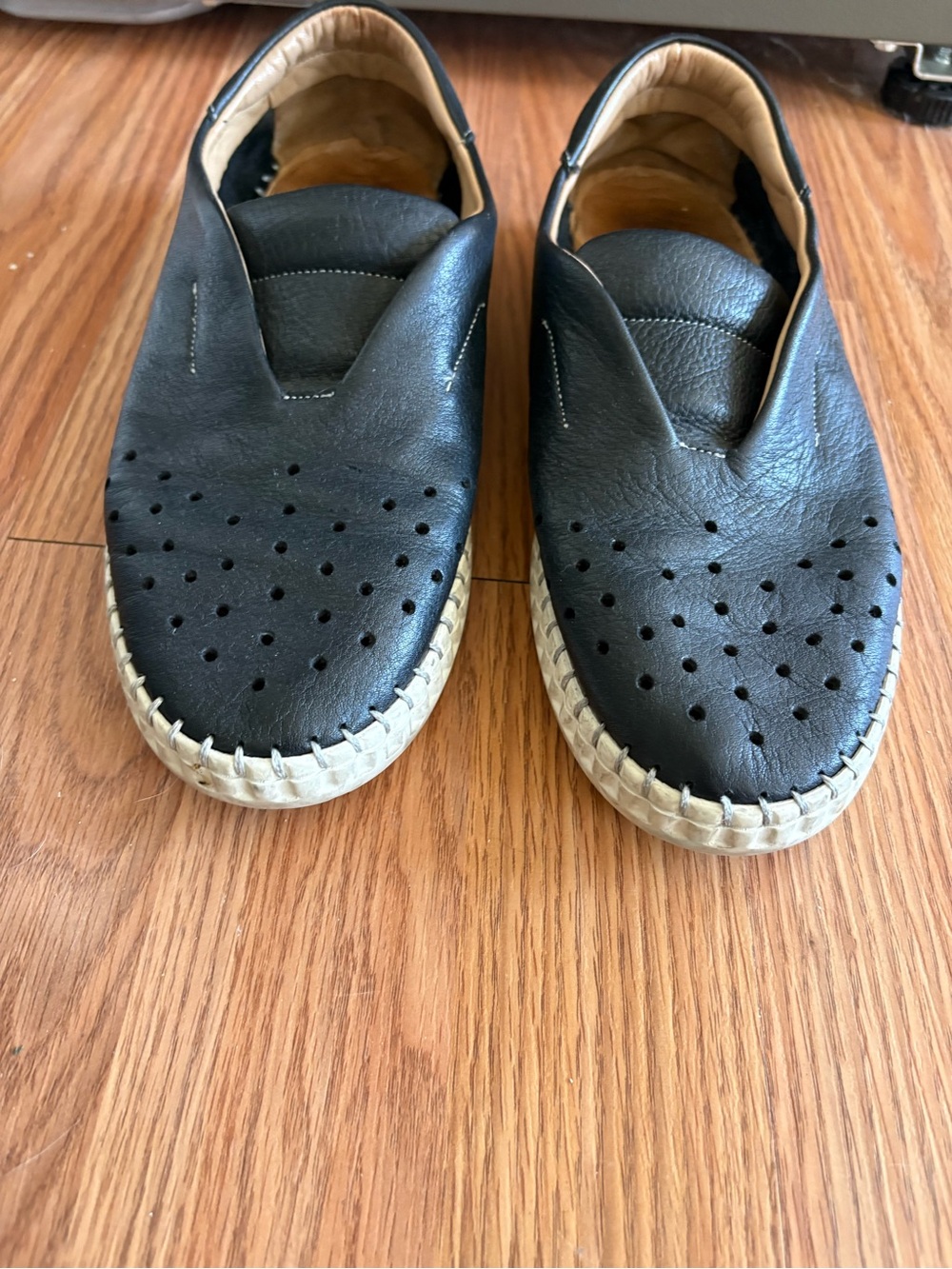 Bueno Denmark Slipon Sneakers - beautiful soft leather size 7